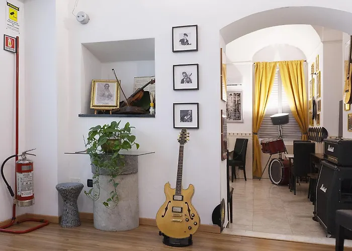 Red And Blues Music Hotel 2*