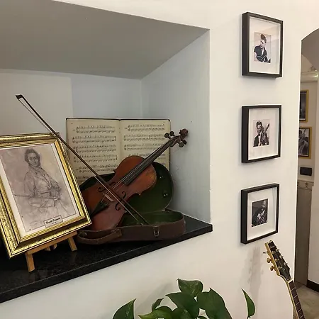 Red And Blues Music 호텔