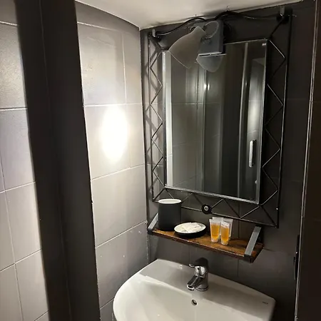 호텔 Red And Blues Music 2*