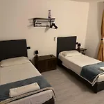 Red And Blues Music Hotel 2*
